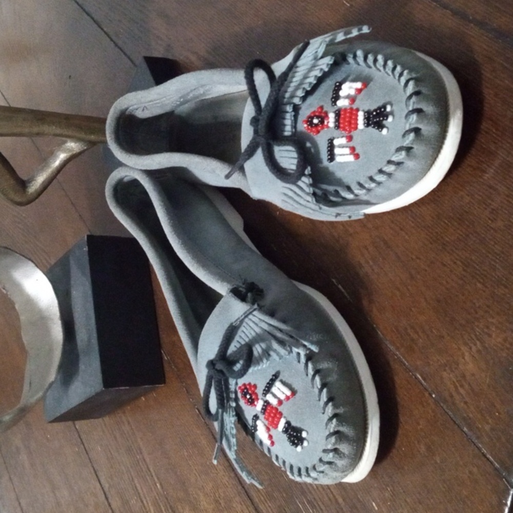 Vintage MINNETONKA Black Red White Beaded Gray Beaded Loafers